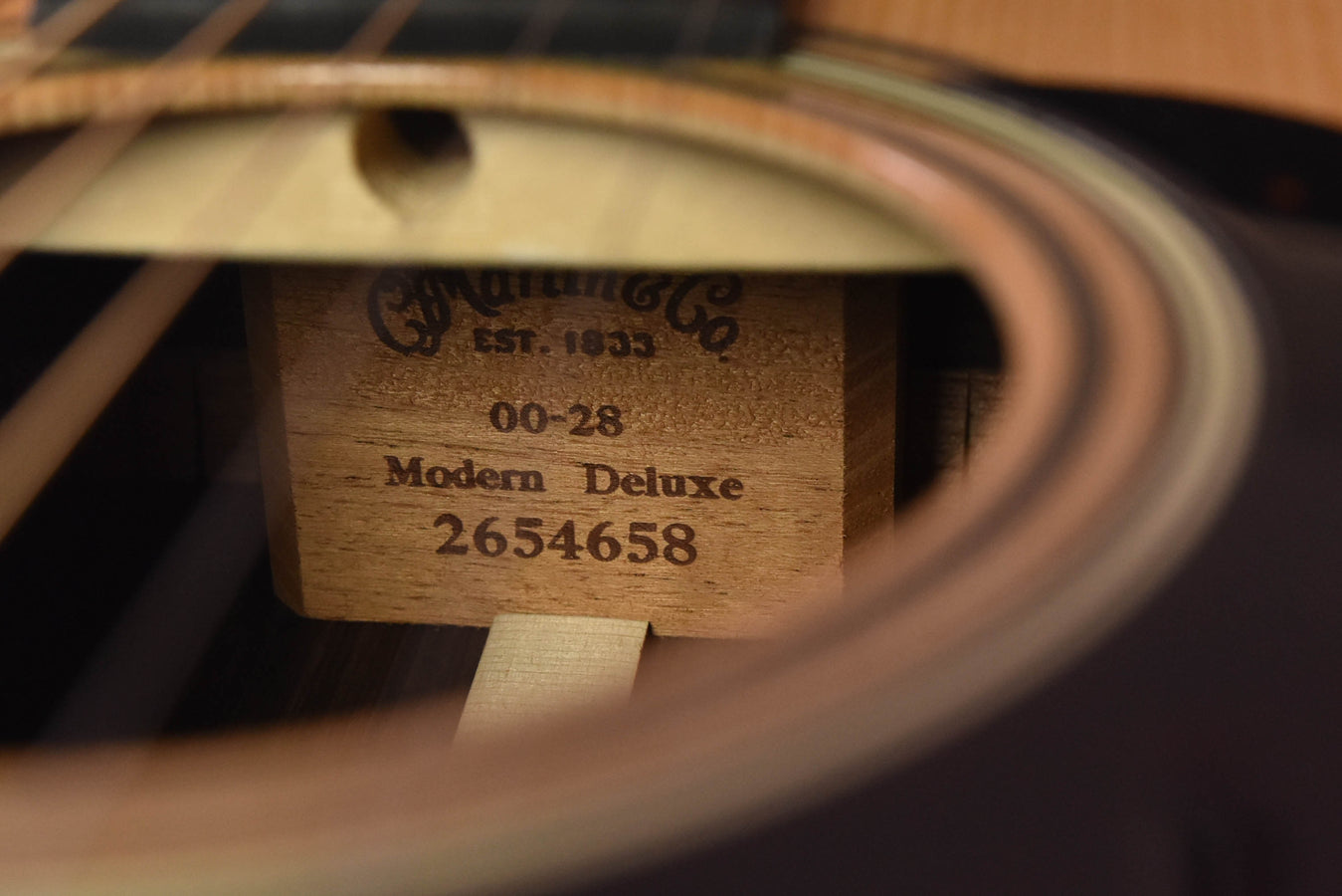 Martin 00-28 Modern deluxe Acoustic Guitar