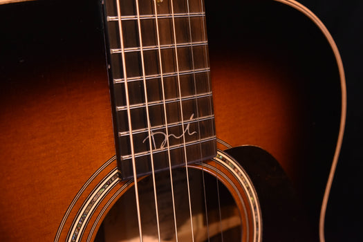 martin 000-28 brooke ligertwood signature 000-14 fret sunburst acoustic guitar