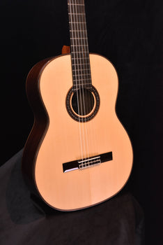 cordoba c10 spruce top classical guitar with case