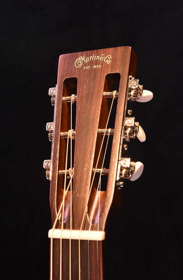 Martin 000-15SM headstock with tuning pegs and brand logo