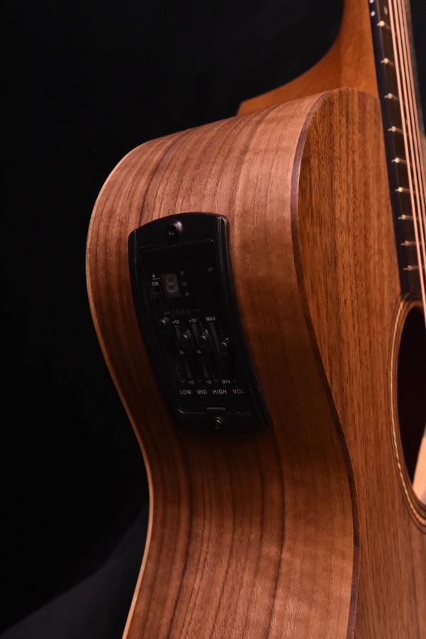 Taylor Academy 22E Acoustic-Electric  Guitar Layered Walnut