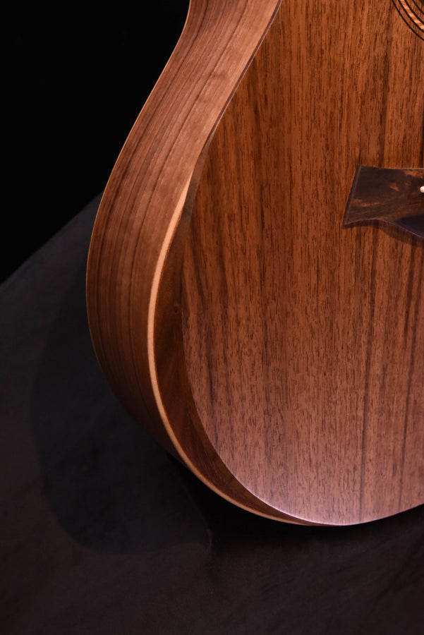 Taylor Academy 22E Acoustic-Electric  Guitar Layered Walnut