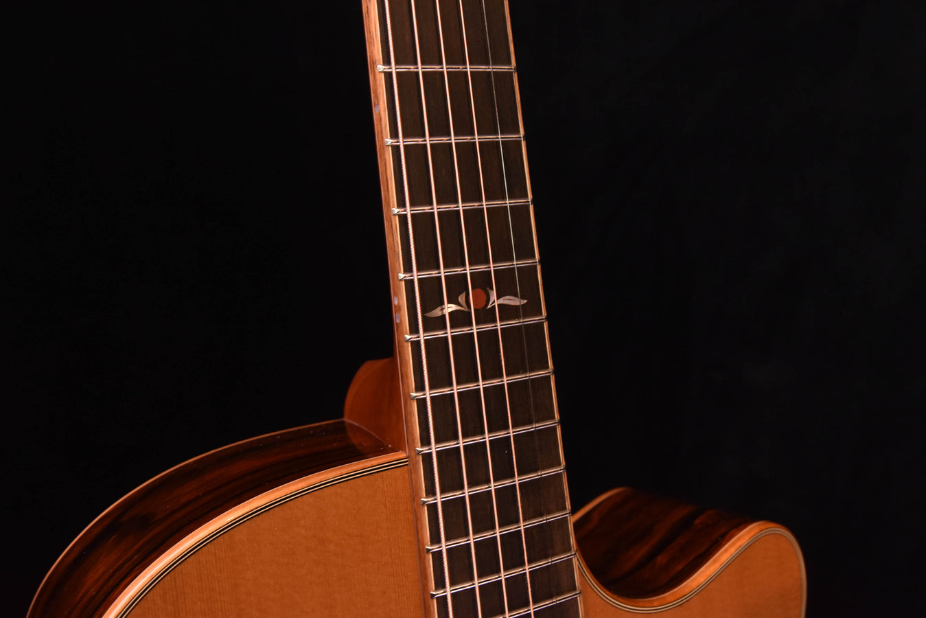 Furch Rainbow Grand Auditorium Cutaway Cedar/Cocobolo Bevel Duo