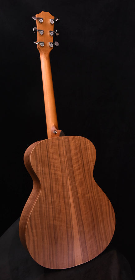Taylor Academy 22E Acoustic-Electric  Guitar Layered Walnut