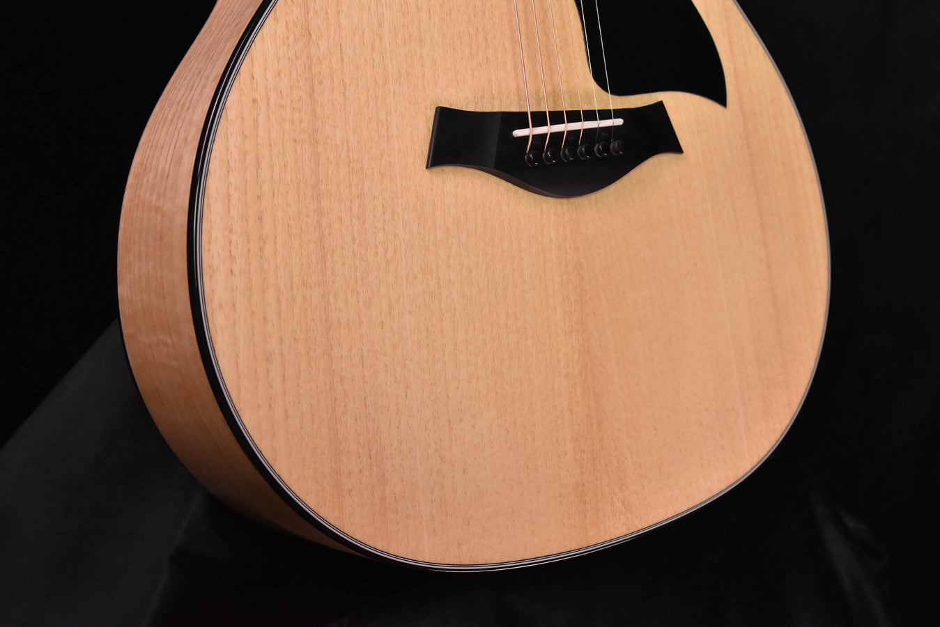 Taylor 424CE LTD all Urban Ash "Black and white" Fall Limited Edition Acoustic Electric Guitar