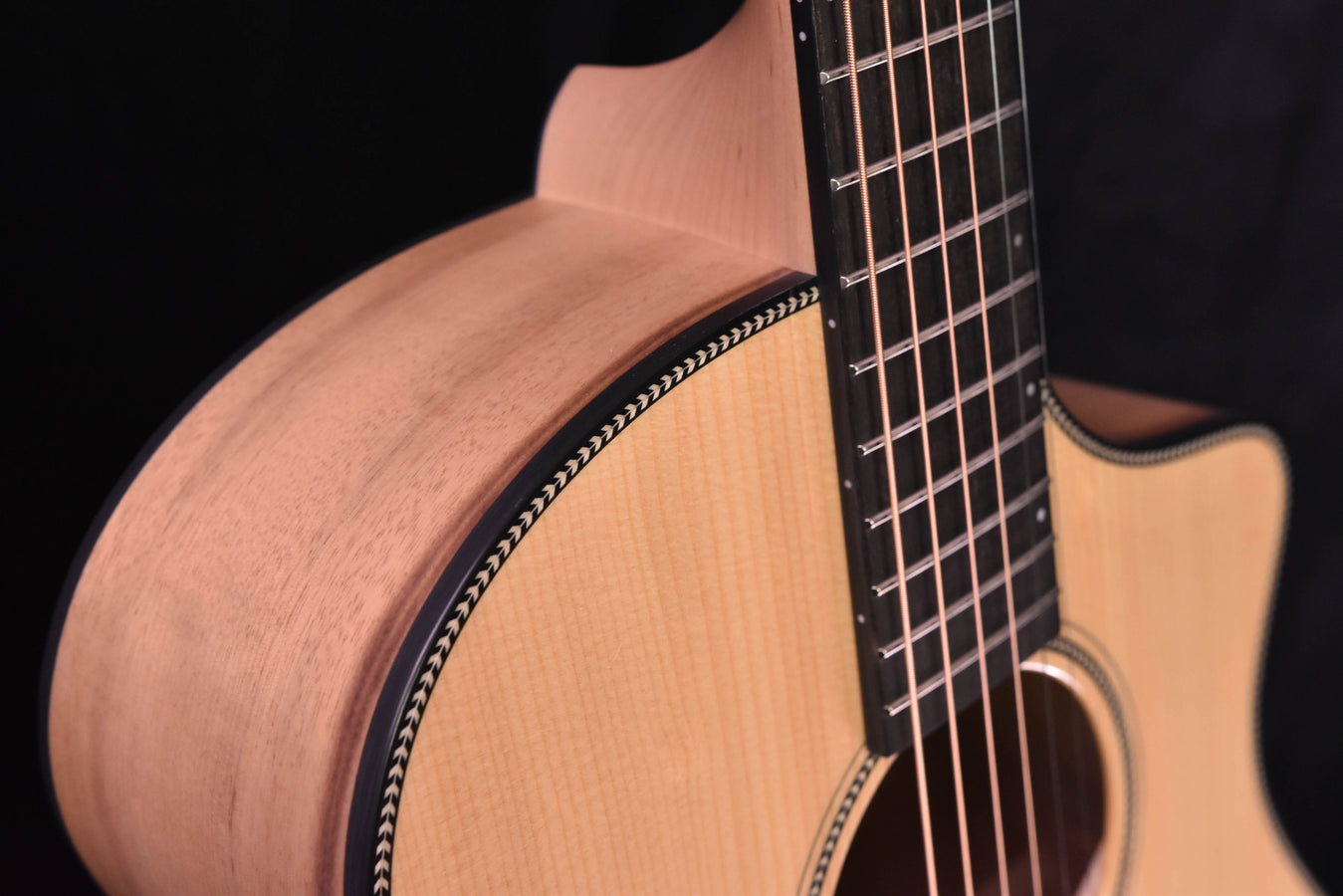 Breedlove Oregon Concert CE Sitka/ Myrtlewood Cutaway Acoustic Electric Guitar