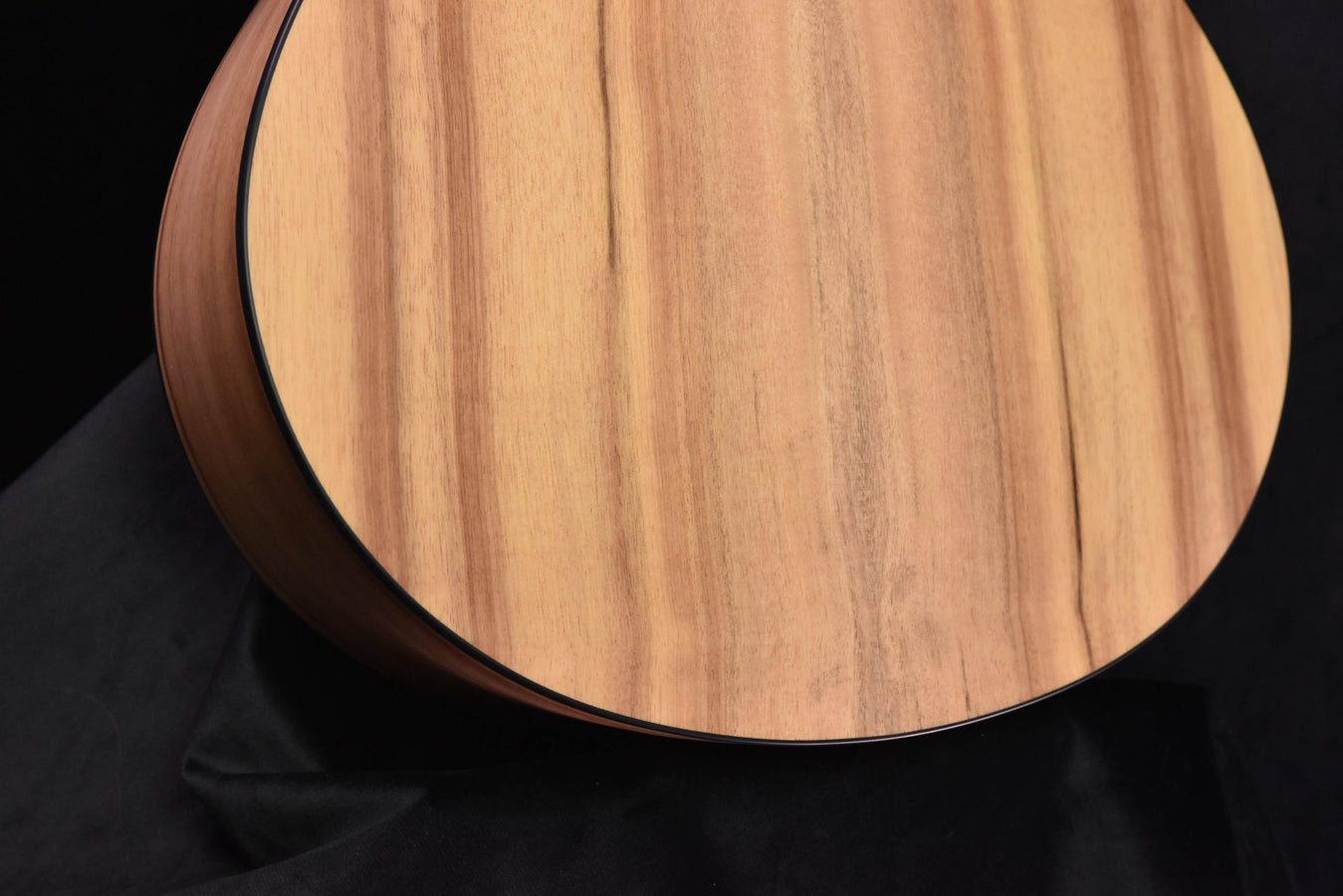 Breedlove Oregon Concert CE Sitka/ Myrtlewood Cutaway Acoustic Electric Guitar