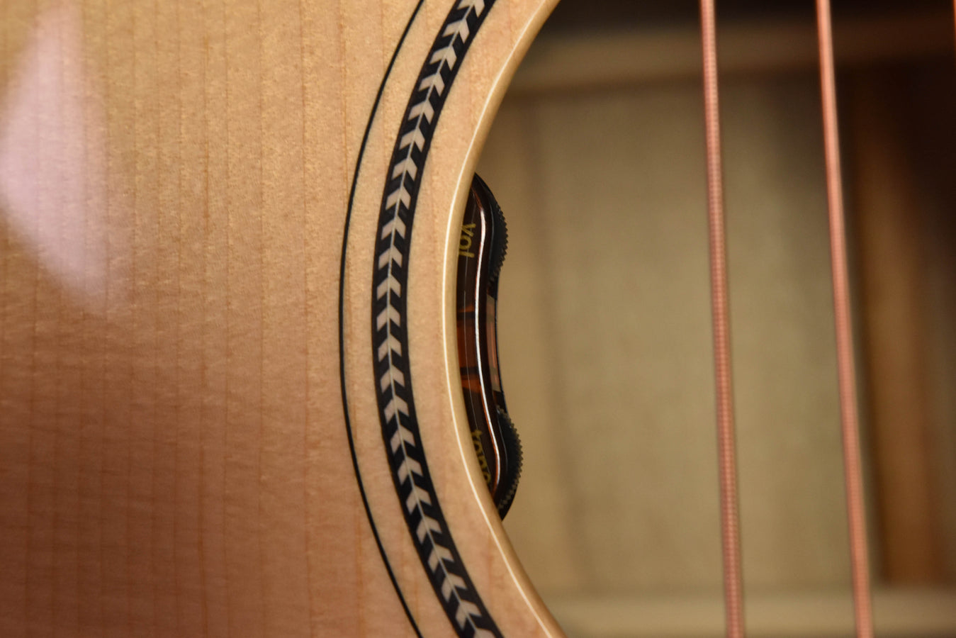 Breedlove Oregon Concert CE Sitka/ Myrtlewood Cutaway Acoustic Electric Guitar