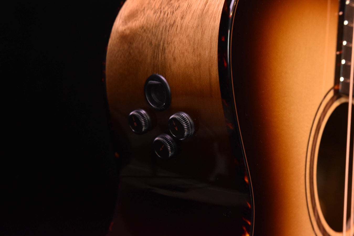 Breedlove Artista Pro Concerto Burnt Amber CE European Spruce/ Myrtlewood Acoustic Elec Guitar