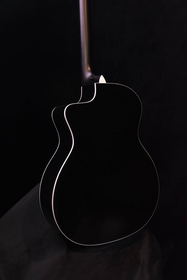 Akustikgitarre Rückansicht mit Cutaway-Umriss und Korpus-Randbinding
