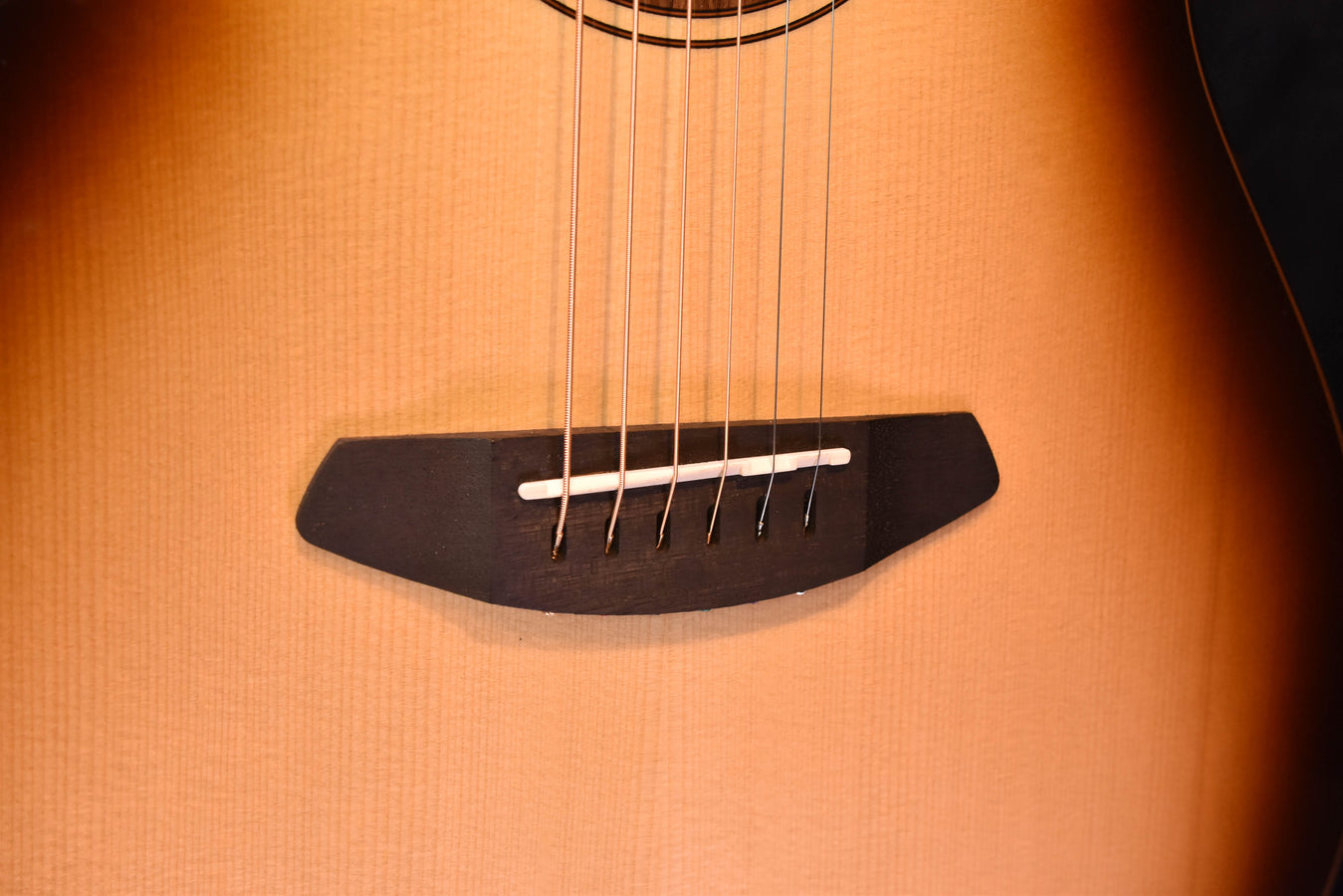 Breedlove Artista Pro Concerto Burnt Amber CE European Spruce/ Myrtlewood Acoustic Elec Guitar