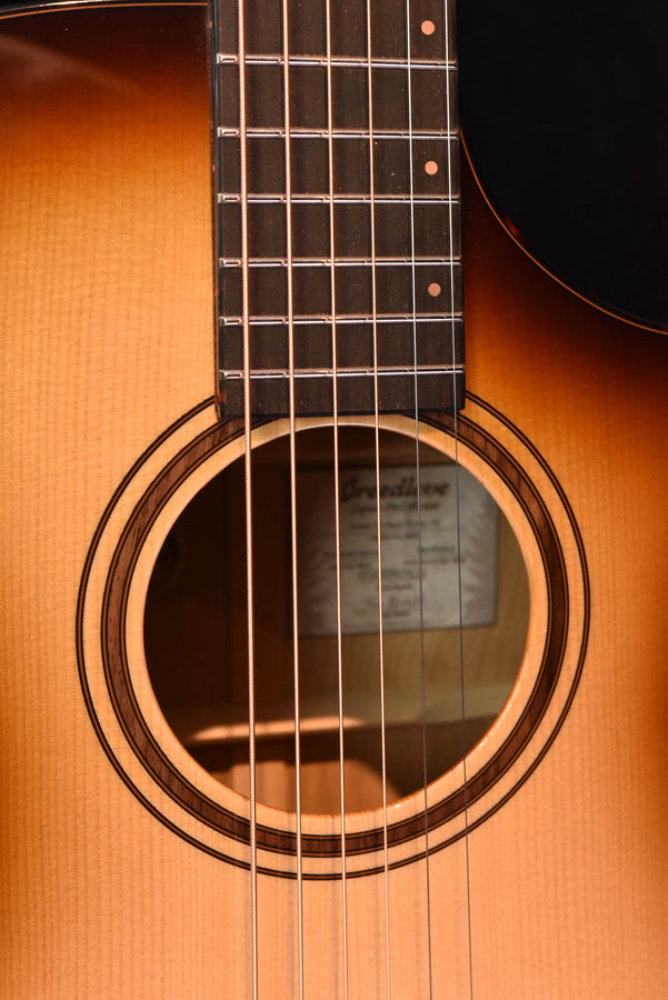 Breedlove Artista Pro Concerto Burnt Amber CE European Spruce/ Myrtlewood Acoustic Elec Guitar