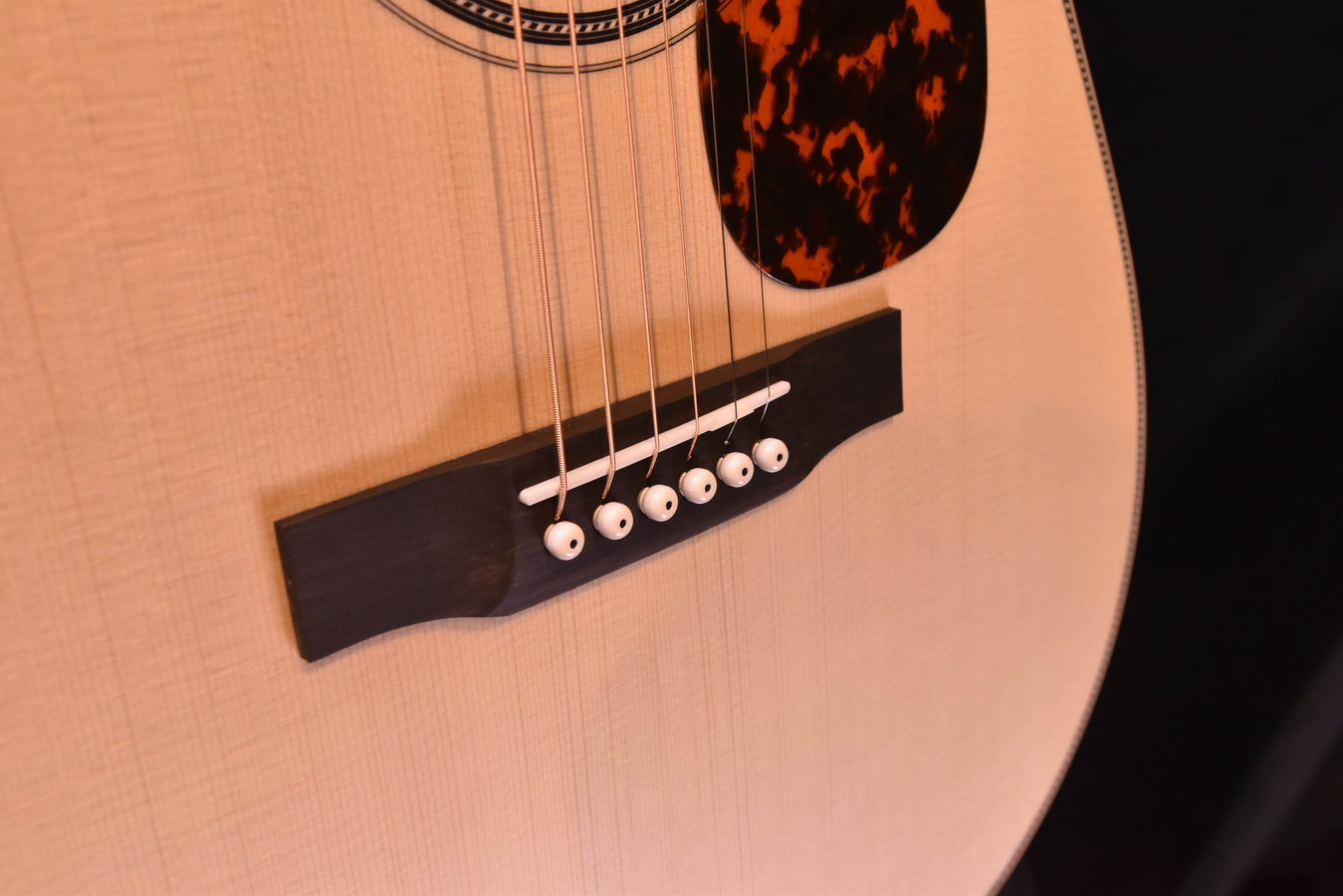 Larrivee D-40 Ovangkol (Shedua)/ Romanian Spruce Special Dreadnought Guitar