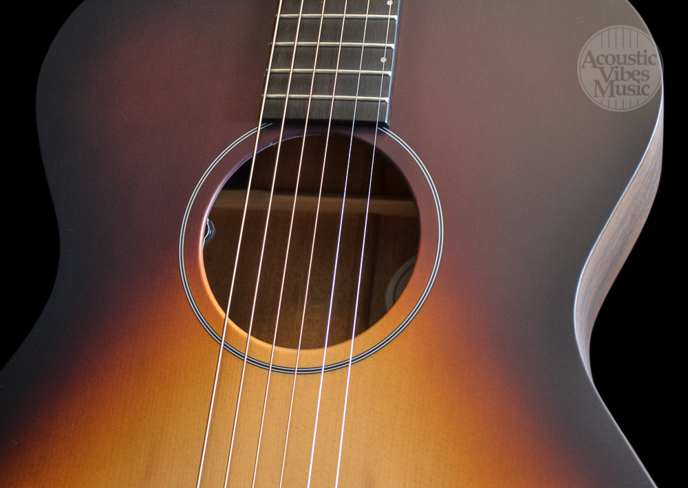 Breedlove USA Concert Moon Light E Sitka and Mahogany