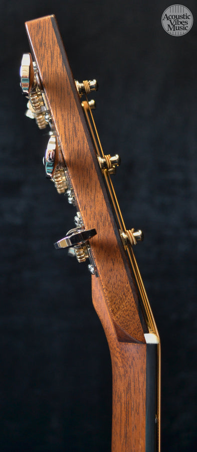 Bourgeois Country Boy Dreadnaught Sitka Top