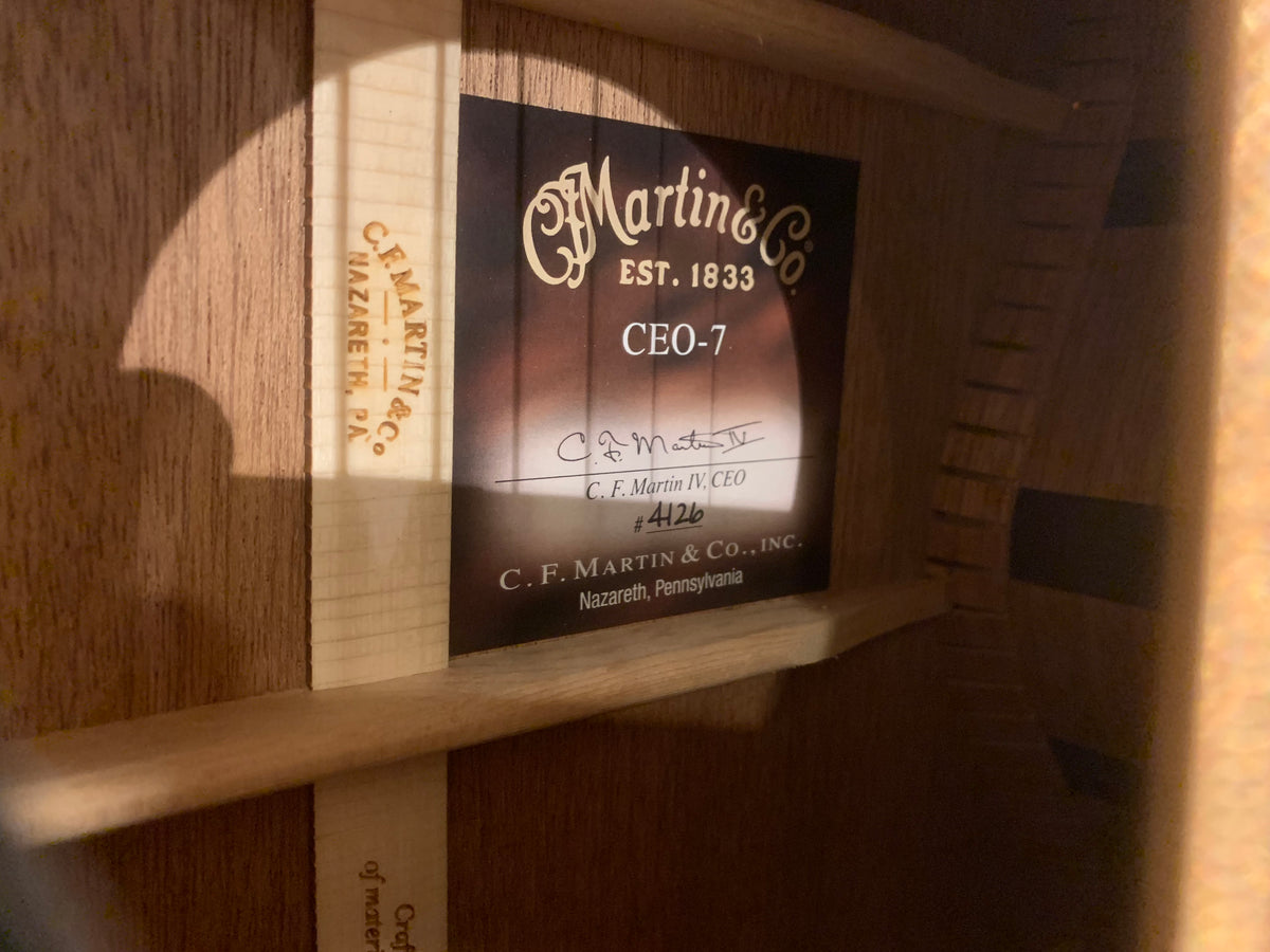 Martin CEO-7 14 Fret 00 Body Adirondack Spruce top