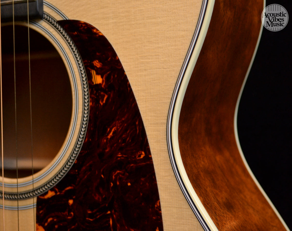 Martin Custom Shop 00-14 Fret Size Quilt Mahogany / Swiss Alpine Spruce