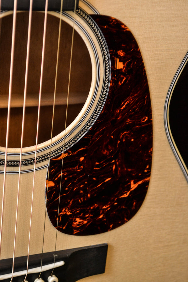 Martin Custom Shop 00-14 Fret Size Quilt Mahogany / Swiss Alpine Spruce