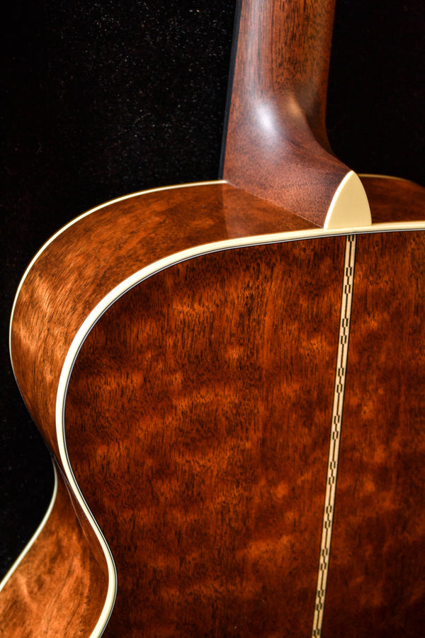 Martin Custom Shop 00-14 Fret Size Quilt Mahogany / Swiss Alpine Spruce