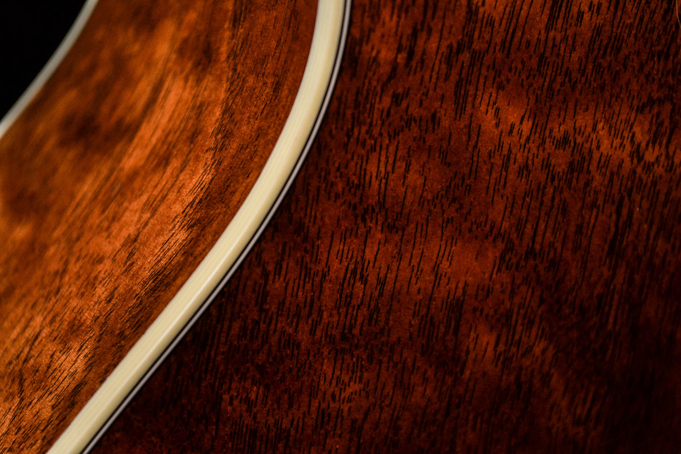 Martin Custom Shop 00-14 Fret Size Quilt Mahogany / Swiss Alpine Spruce